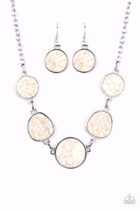 crackle stone,short necklace,white,Santa Fe Flats White Stone Necklace