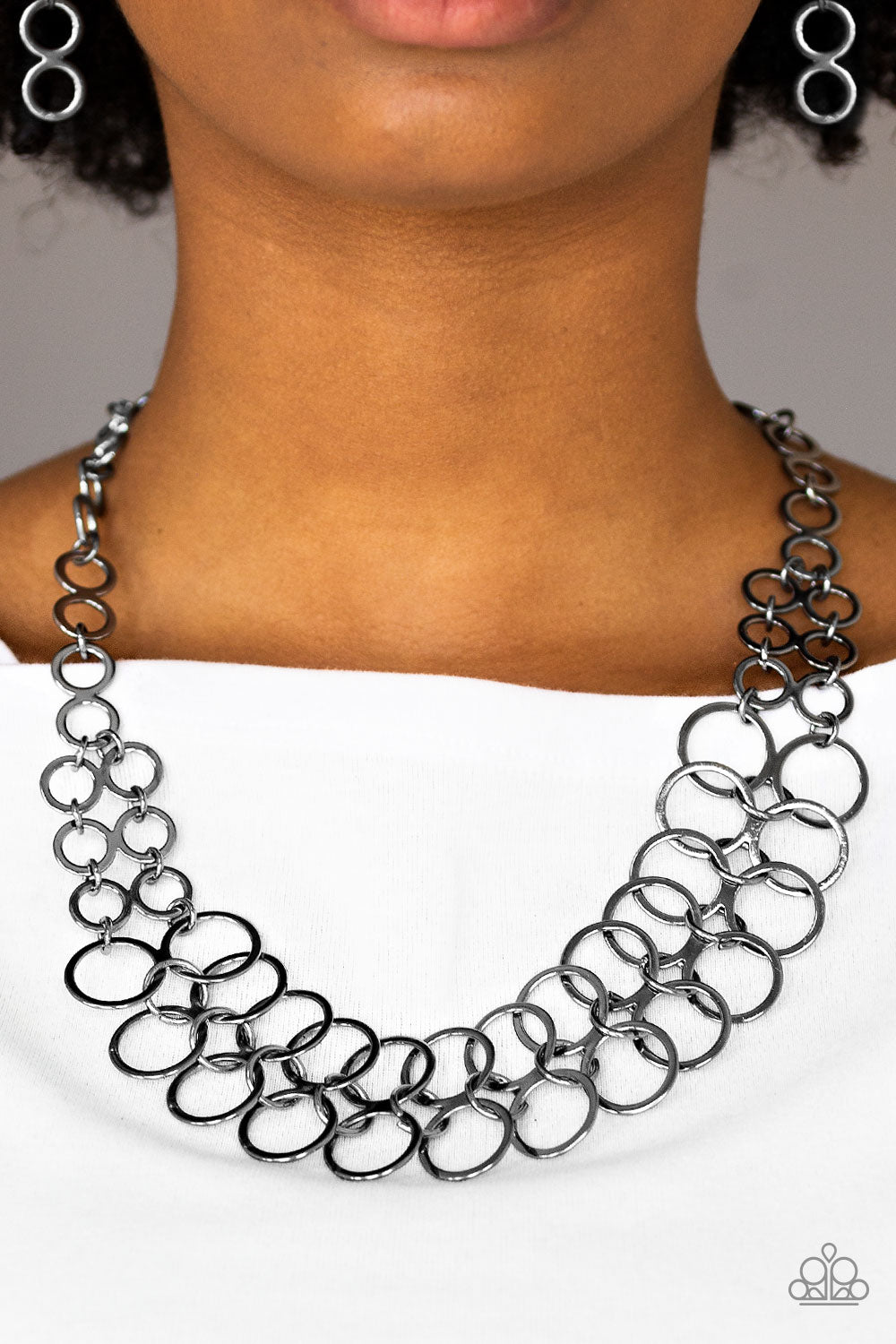 Metro Maven Black Necklace Paparazzi Accessories