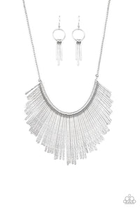 short necklace,silver,Metallic Mane Silver Necklace