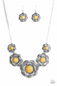 crackle stone,floral,short necklace,silver,yellow,Santa Fe Hills Yellow Necklace